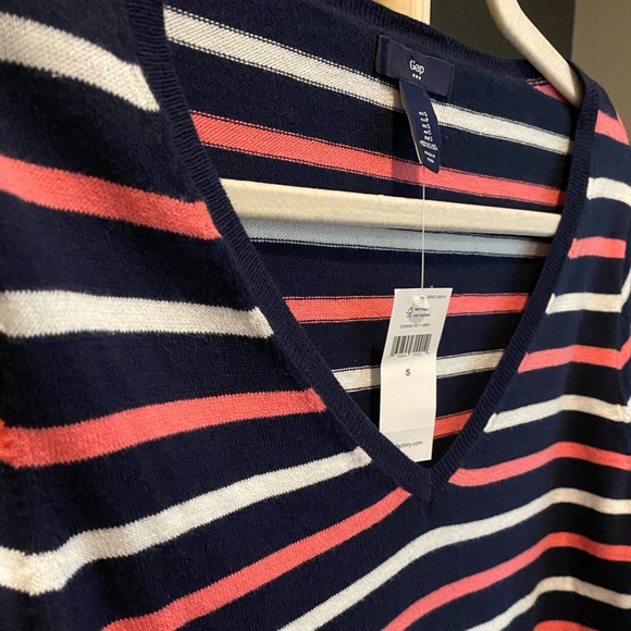 Gap V-Neck Striped Pullover Sweater - Picture 3 of 9